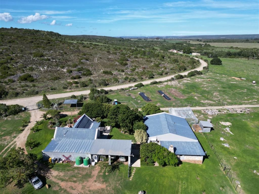 6 Bedroom Property for Sale in Stilbaai Oos Western Cape